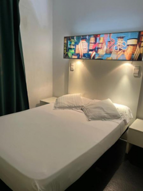 hostalravalrooms
